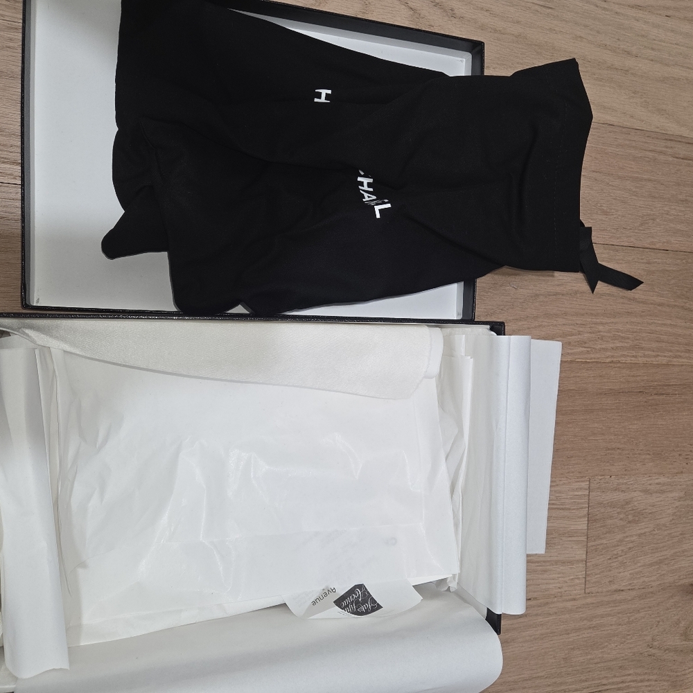 CHANEL Box - Picture 6 of 7